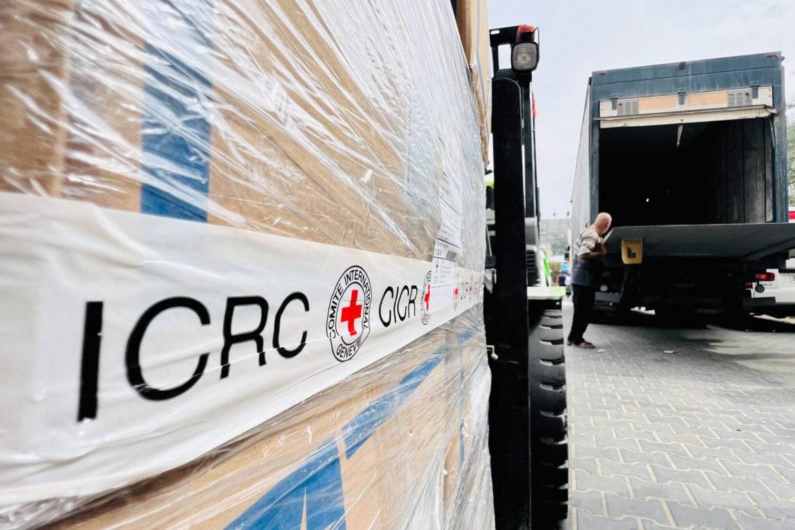 Members of the International Committee of the Red Cross (ICRC) members deliver medical in Khan Younis, Gaza, on Sunday, Oct. 29, 2023 [Ahmad Salem/Bloomberg via Getty Images]