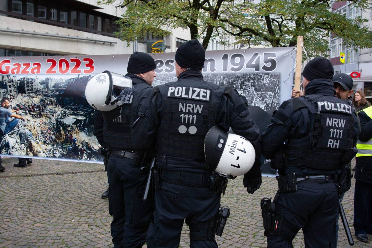 Police are removing the sign from the pro-Palestinian demonstration at Neumarkt Square in Wuppertal, Germany, on November 11, 2023 [Ying Tang/NurPhoto via Getty Images]