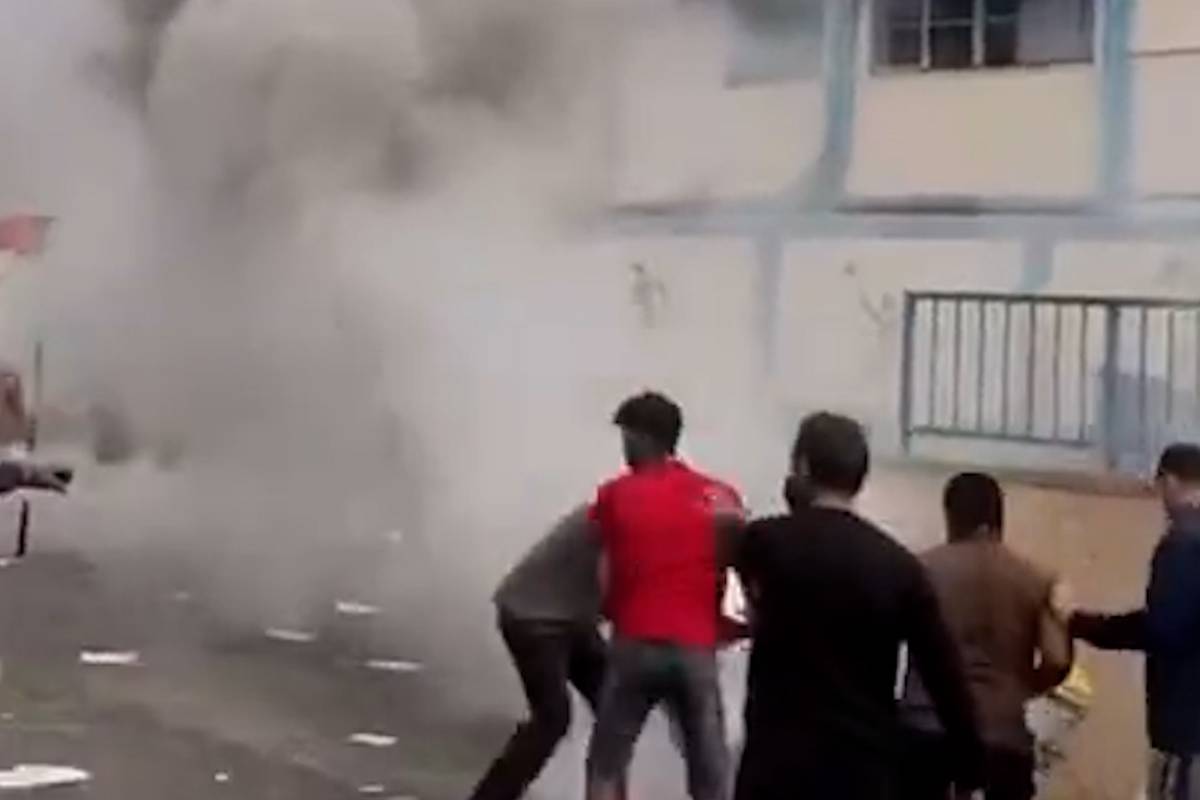 Footage has surfaced showing Israeli warplanes dropping white phosphorus bombs, which are internationally banned, on an UNRWA school located in Al-Shati- refugee camp in Gaza. The chemical can cause severe burns.