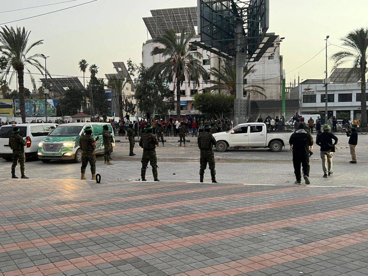 Palestine Square in Gaza City as Israeli prisoners of war are released by Al-Qassam Brigades and handed over to the Red Cross, in Palestine Square, centre of Gaza City, on 27 November 2023 [Motasem A Dalloul/Middle East Monitor]