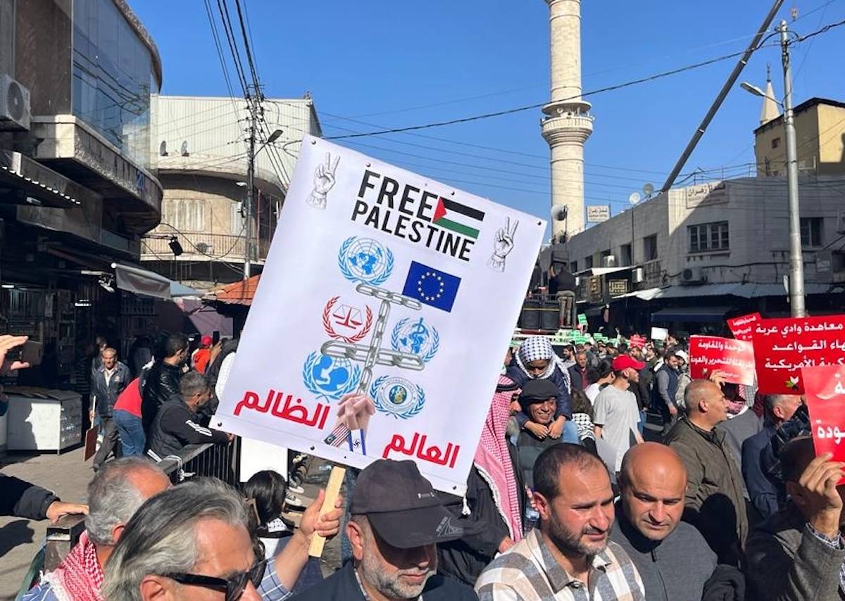 People march towards Al-Nahl Square in solidarity with Palestine in Amman, Jordan on December 01, 2023. [Laith Al-jnaidi - Anadolu Agency]