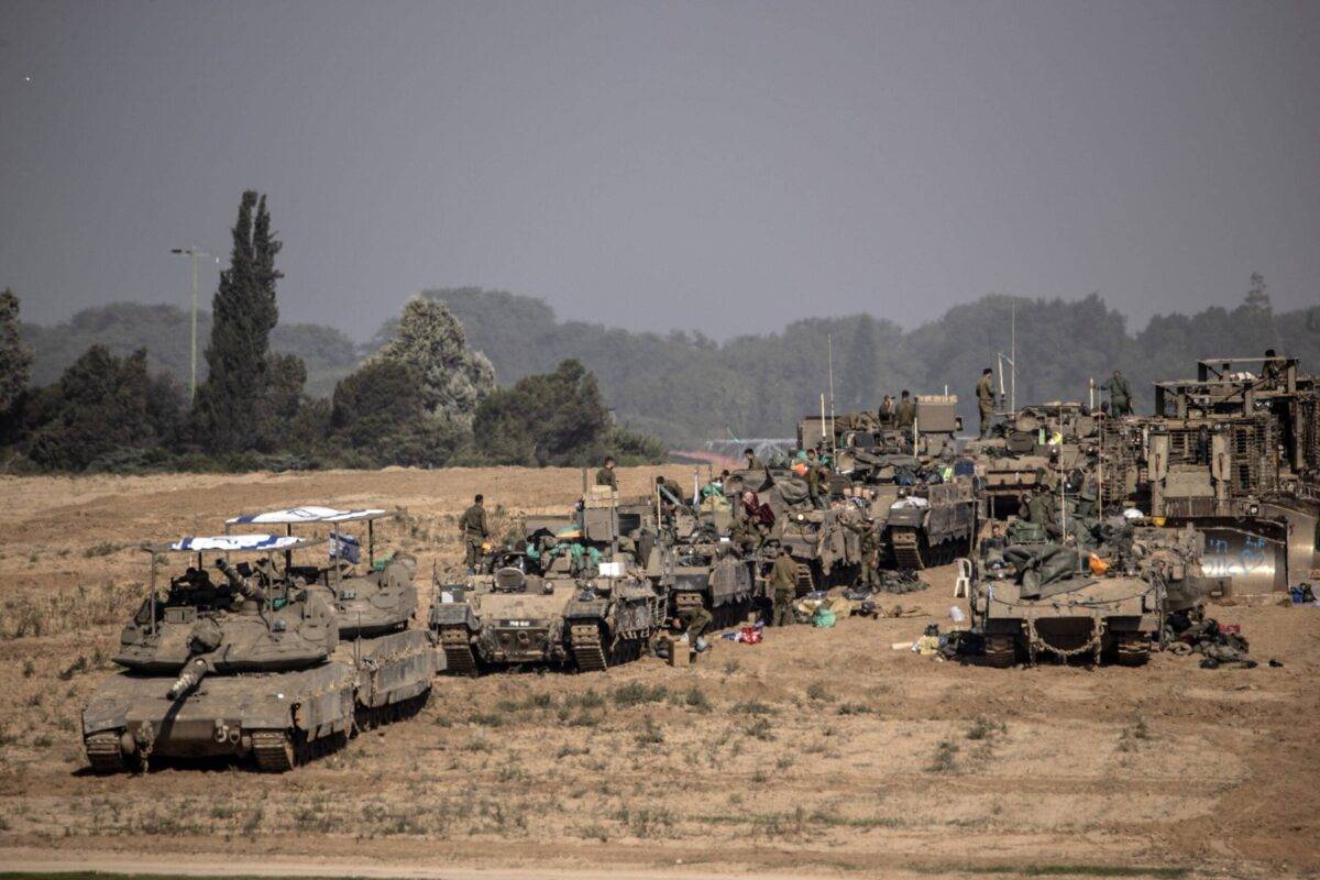 Israeli tanks, howitzers and armored vehicles are seen as Israeli Forces resume deploy soldiers, tanks and armored vehicles near the Gaza border in Sderot, Israel on December 02, 2023 [Mostafa Alkharouf/Anadolu Agency]