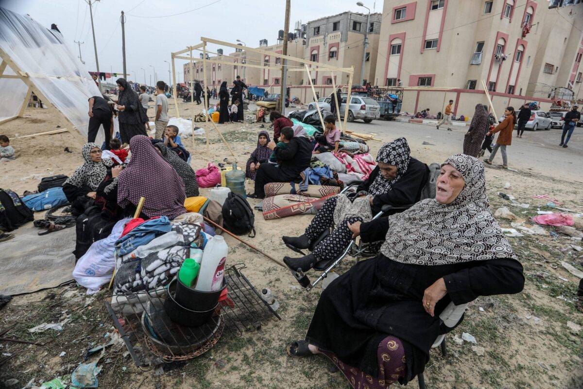 Palestinians migrating to southern regions leave Khan Yunis for Rafah as they face forced displacement due to ongoing Israeli attacks in Khan Yunis, Gaza on December 05, 2023 [Abed Rahim Khatib/Anadolu Agency]