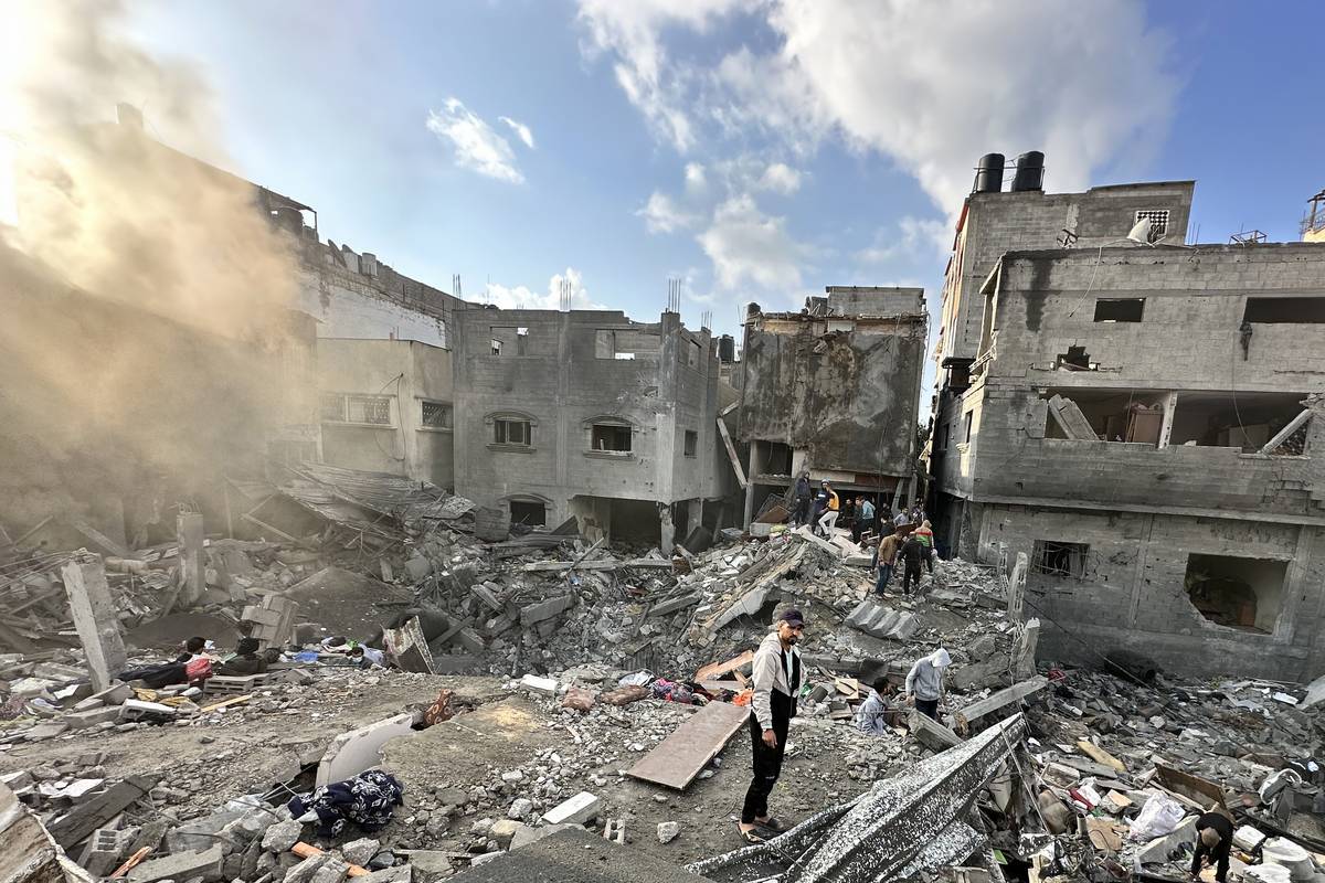 Smoke rises from the collapsed buildings following Israeli attacks hit Jabalia Camp as residents and civil defense teams conduct search and rescue operations in the rubble of the buildings in Jabalia, Gaza on December 06, 2023 [Mahmoud Sabbah - Anadolu Agency]