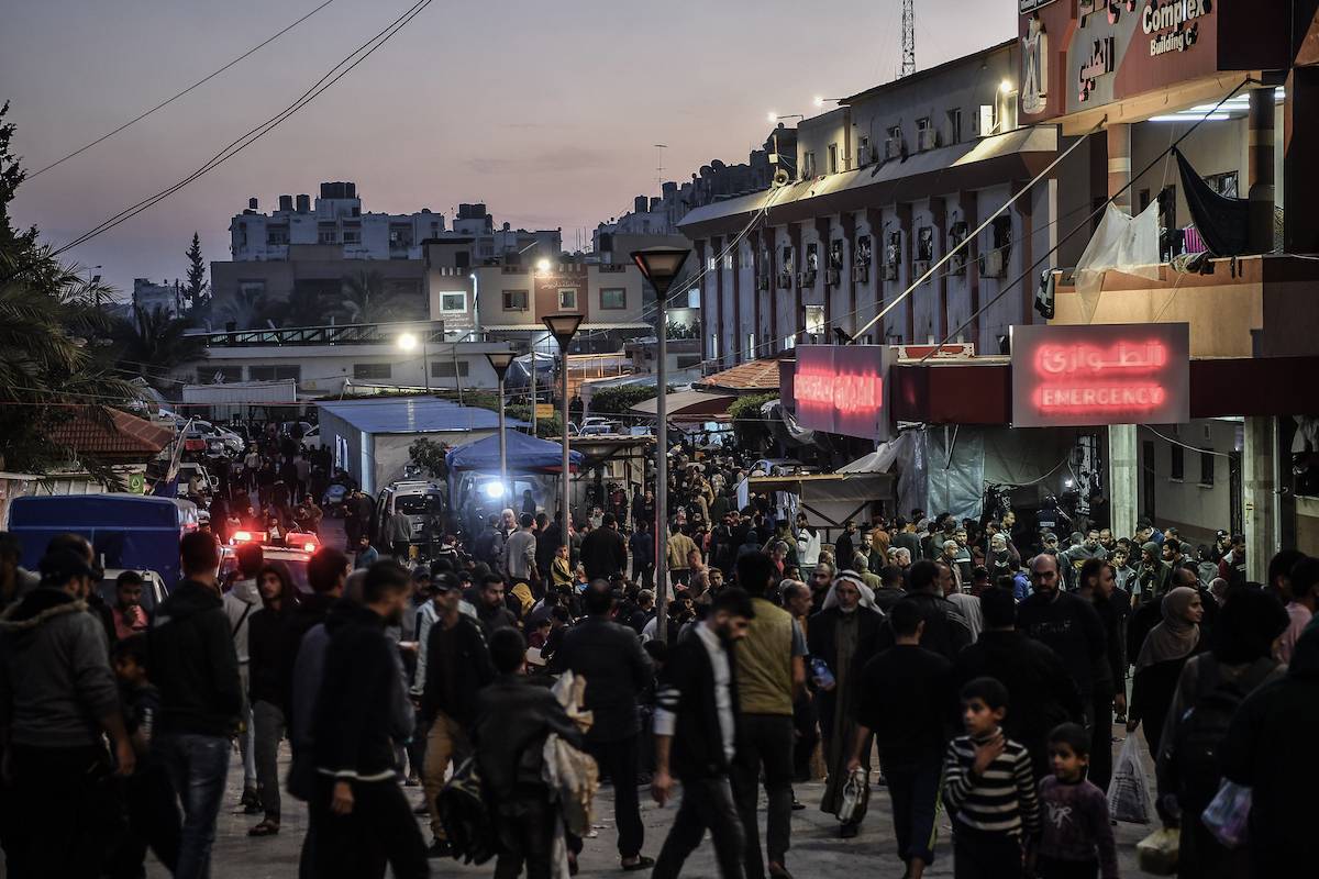 Palestinians walk on the streets as they set up tents around the Nasser Hospital to take shelter and continue their daily lives under difficult conditions due to Israeli attacks in Khan Yunis, Gaza on December 6, 2023 [Abed Zagout - Anadolu Agency]