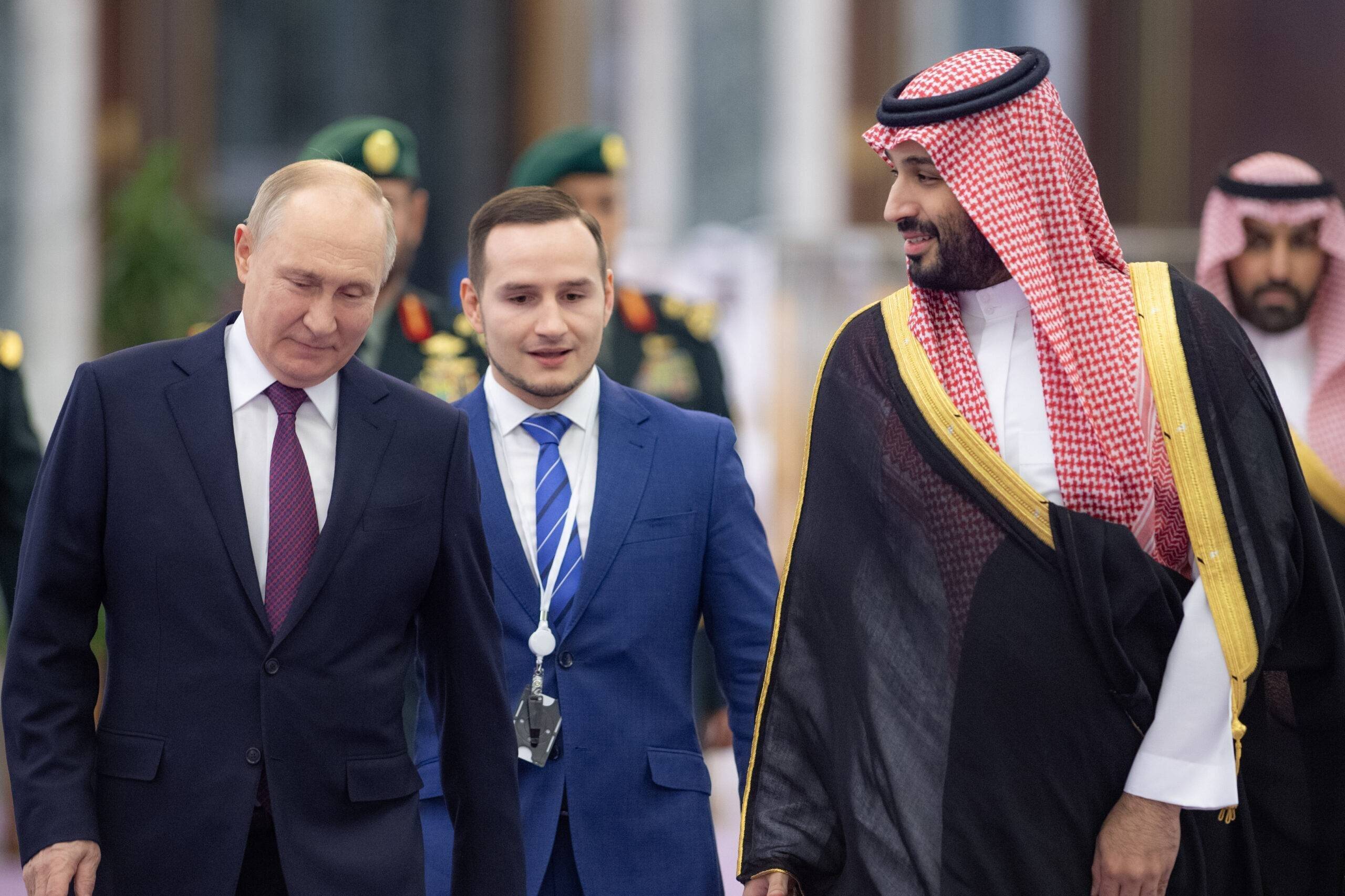 Saudi Arabian Crown Prince Mohammed bin Salman (R) welcomes Russian President Vladimir Putin (L) at Al Yamamah Palace in Riyadh, Saudi Arabia on December 06, 2023 [Royal Court of Saudi Arabia - Anadolu Agency]