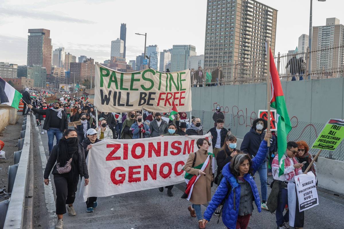People demanding ceasefire in Gaza join a pro-Palestinian march from Brooklyn to Manhattan in New York City on Saturday, December 9, 2023. [Selçuk Acar - Anadolu Agency]