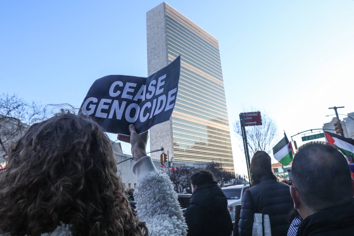 Pro-Palestinian protesters in New York City amass outside of the United Nations and The U.S. Mission to the UN during an emergency session of the UN General Assembly for a U.N. resolution demanding an immediate humanitarian cease-fire in Gaza [Selçuk Acar - Anadolu Agency]