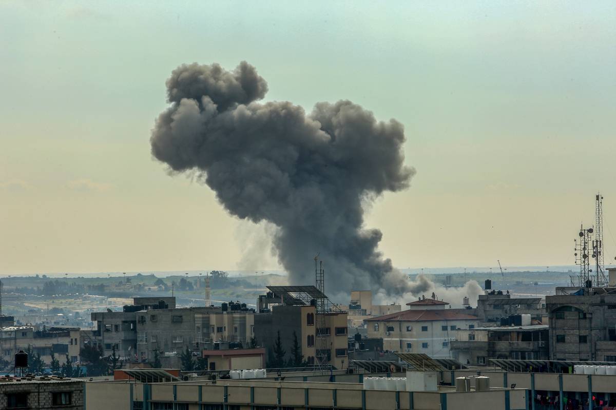 Smoke rises from buildings after Israeli airstrikes in Rafah, Gaza on December 14, 2023. [Abed Rahim Khatib - Anadolu Agency]