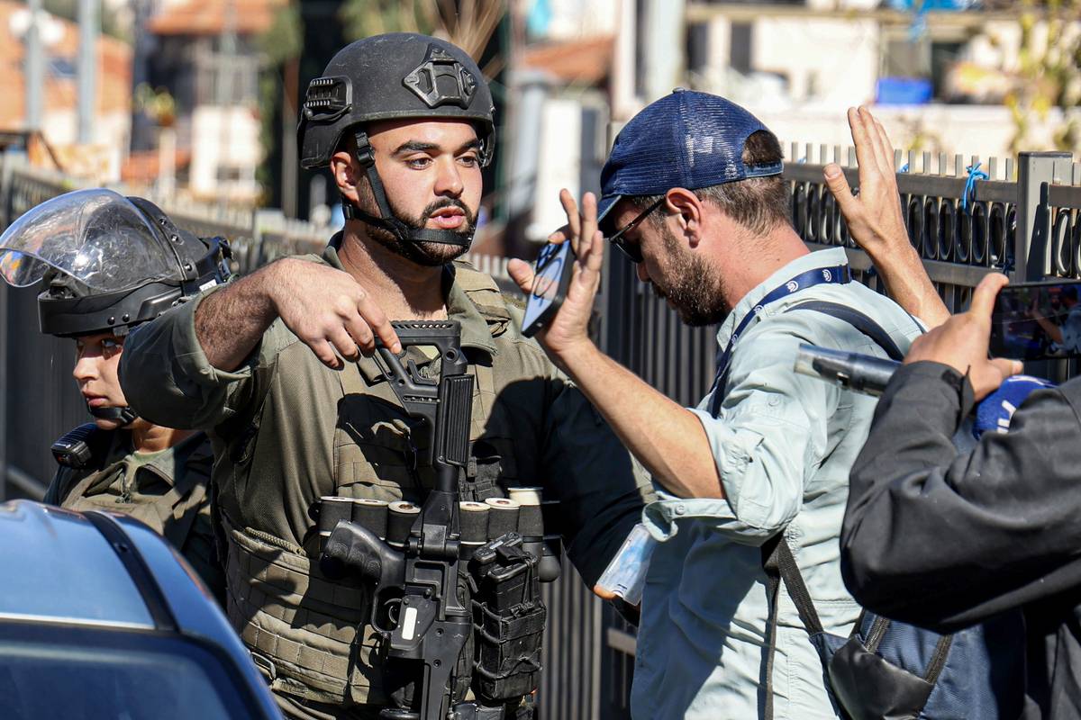 Israeli forces intervene against Anadolu Agency journalist Enes Canli as Israeli forces pound up Anadolu Agency photojournalist Mostafa Alkharouf while reporting as news in the Wadi al-Joz neighborhood of East Jerusalem on December 15, 2023. [Eyad Tawil - Anadolu Agency]