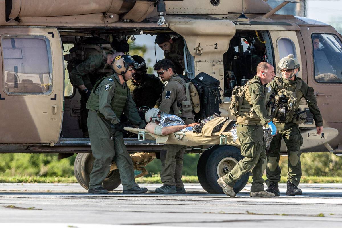 The Israeli army evacuates its soldiers who were wounded in battles in Gaza via a helicopter for medical treatment at Beilinson Hospital near Tel Aviv, Israel on December 18, 2023. [Nir Keidar - Anadolu Agency]