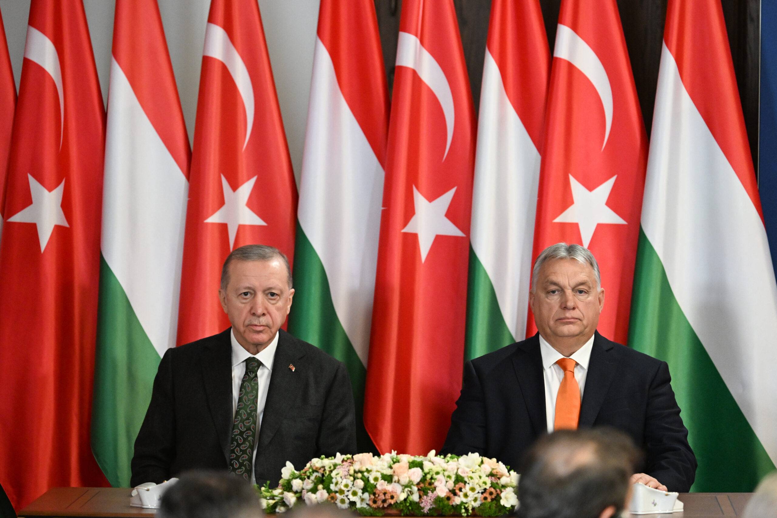 Turkish President Recep Tayyip Erdogan (L) and Hungarian Prime Minister Viktor Orban (R) sign bilateral agreements between Turkiye and Hungary following the meeting of delegations in Budapest, Hungary on December 18, 2023 [Emrah Yorulmaz - Anadolu Agency]