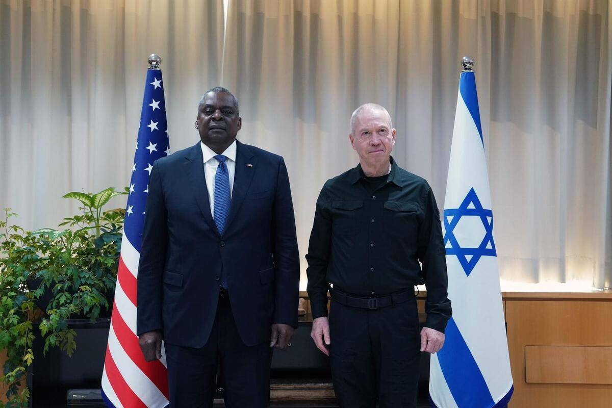 US Secretary of Defense Lloyd Austin (L) and his Israeli counterpart Yoav Gallant (R) pose for a photo ahead of their joint press conference in Tel Aviv, Israel on December 18, 2023. [Israel MOD/Ariel Hermoni - Anadolu Agency]