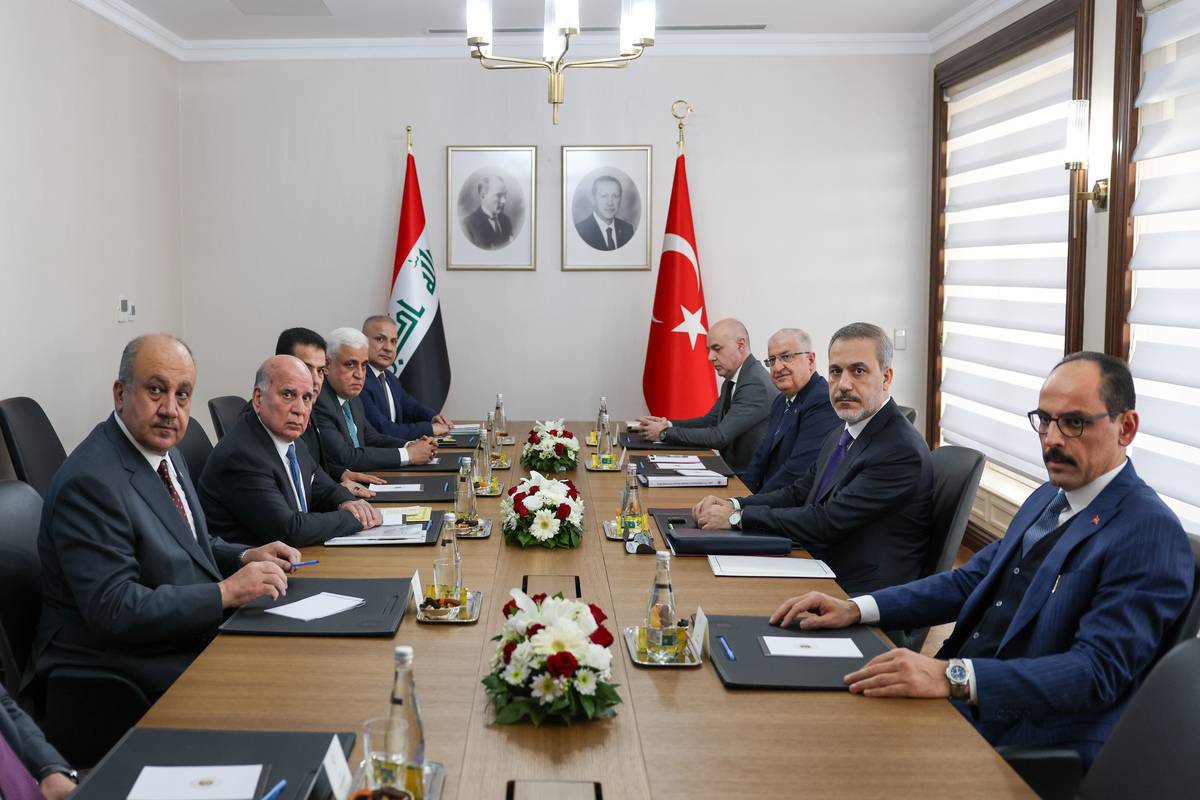 Turkish Foreign Minister Hakan Fidan (2nd R), Turkish National Defense Minister Yasar Guler (3rd R), head of the Turkish National Intelligence Organization (MIT) Ibrahim Kalin (R), Iraqi Defense Minister Sabit Abbasi (L) and the Iraqi Foreign Minister Fuad Hussein (2nd L) meet in Ankara, Turkiye on December 19, 2023. [ Murat Gök - Anadolu Agency ]