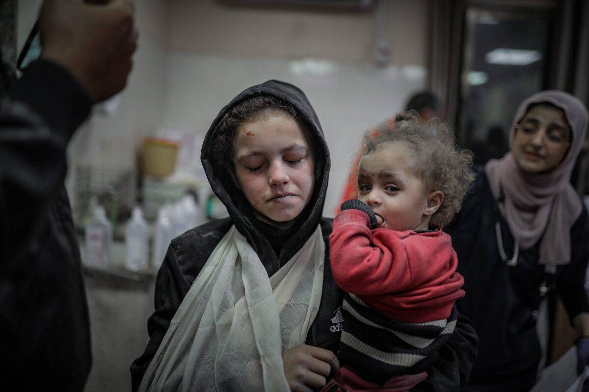 Injured Palestinians, including children, are brought to Nasser Hospital to receive medical treatment following Israeli attacks in Khan Yunis, Gaza on December 19, 2023 [Belal Khaled/Anadolu Agency]