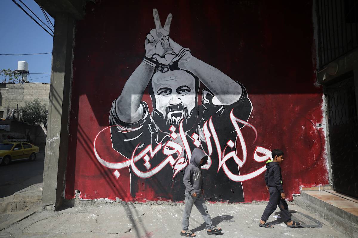 A big mural shows jailed Fatah leader Marwan Barghouti, in Jabalia refugee camp in the northern Gaza Strip on April 16, 2023. [Majdi Fathi/NurPhoto]