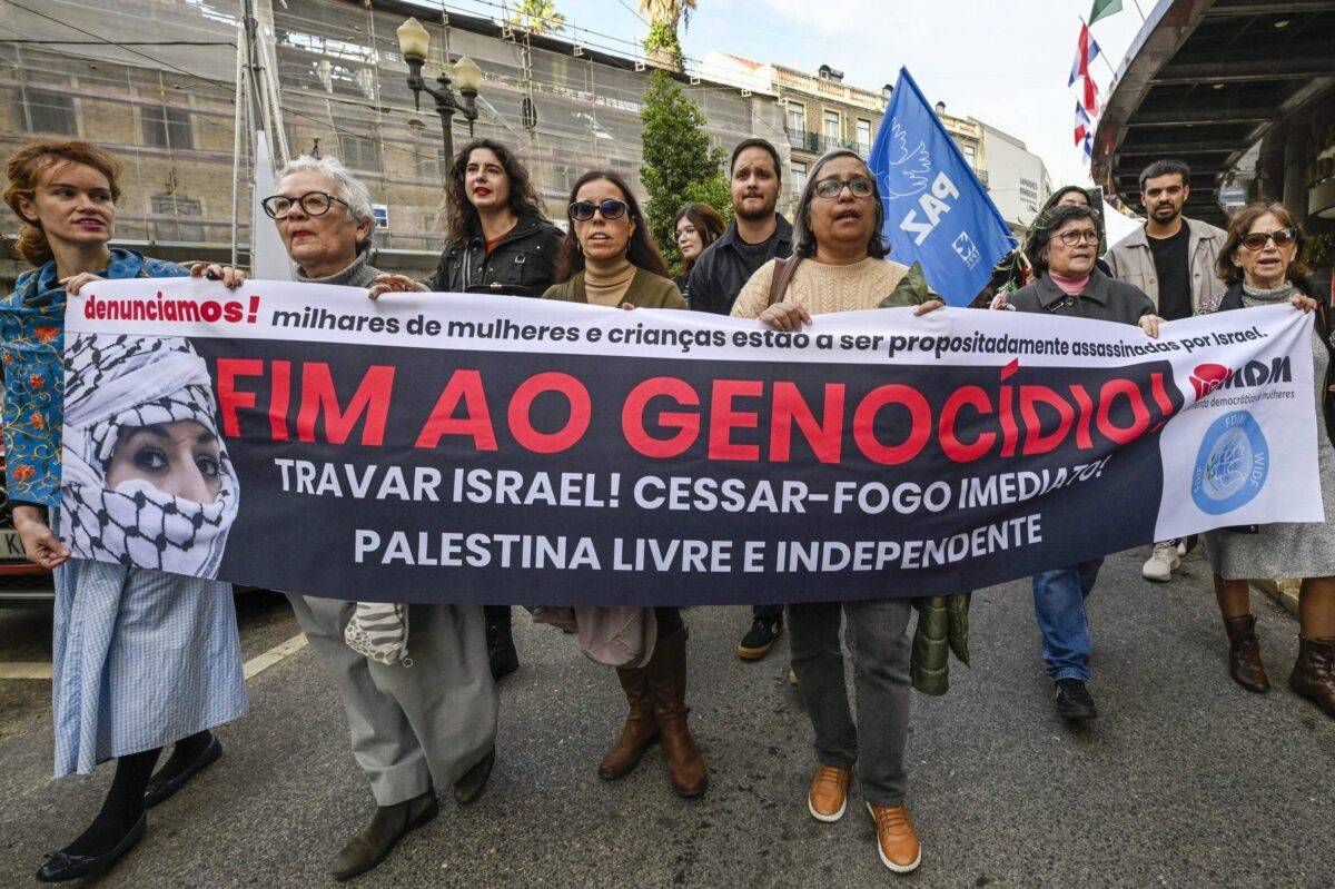 Protest For "Peace in the Middle East! Independent Palestine! No More Aggression! No More Massacres" In Lisbon