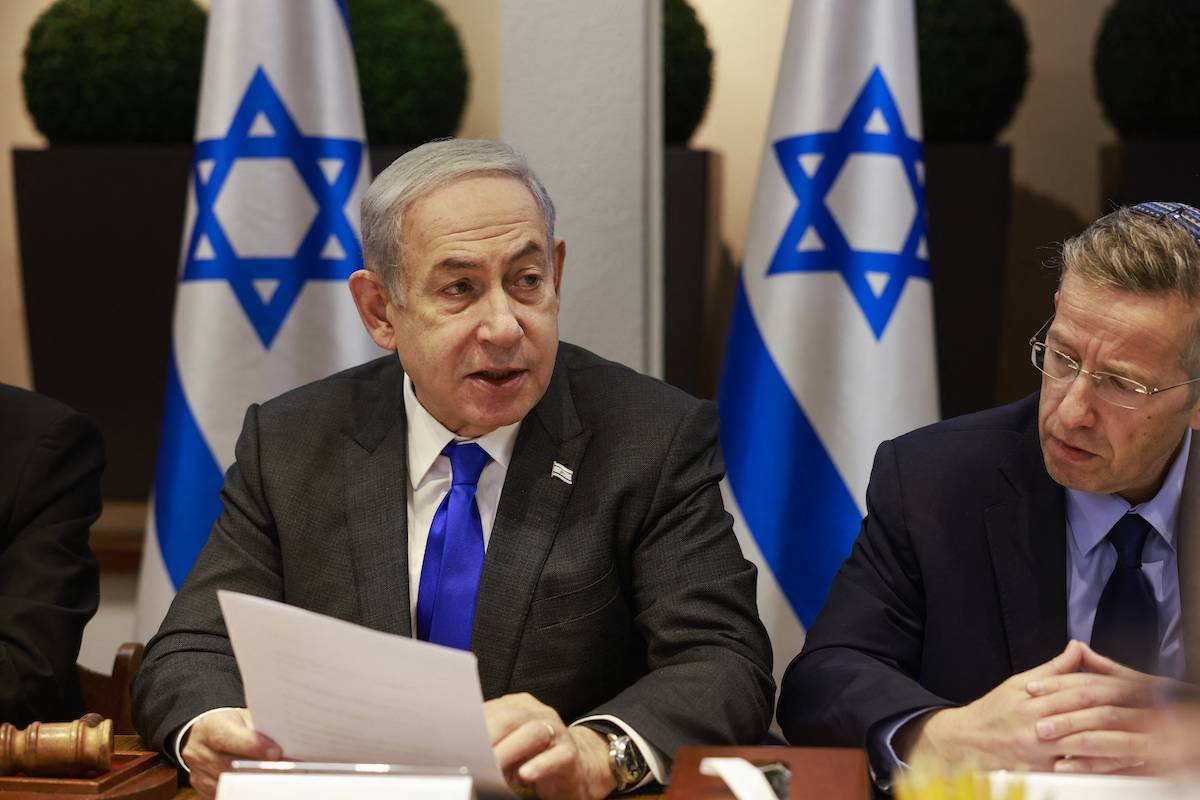 Israeli Prime Minister Benjamin Netanyahu (L) chairs a Cabinet meeting at the Kirya, which houses the Israeli Ministry of Defence, in Tel Aviv on December 17, 2023. [Menahem KAHANA / POOL / AFP]