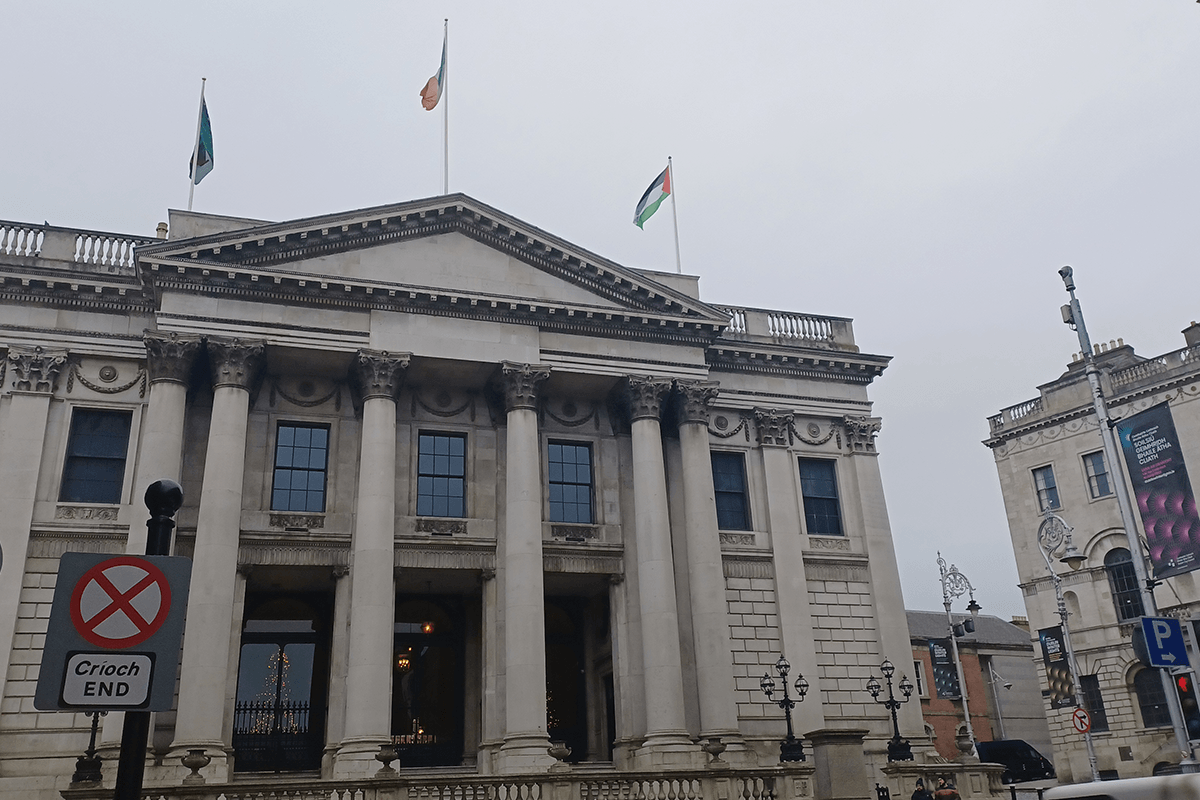 Palestinian flag raised over Dublin City Council Middle East Monitor
