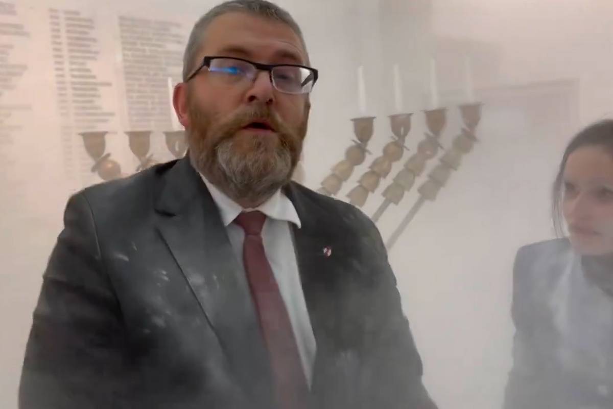 Polish far-right lawmaker extinguishes Hanukkah candles in parliament