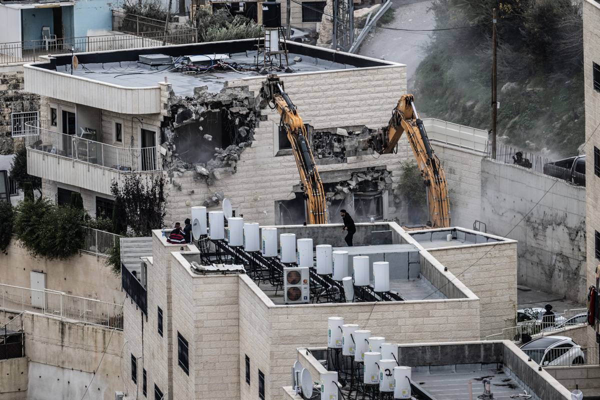 Israeli forces demolish a building belongs to a Palestinian in ...