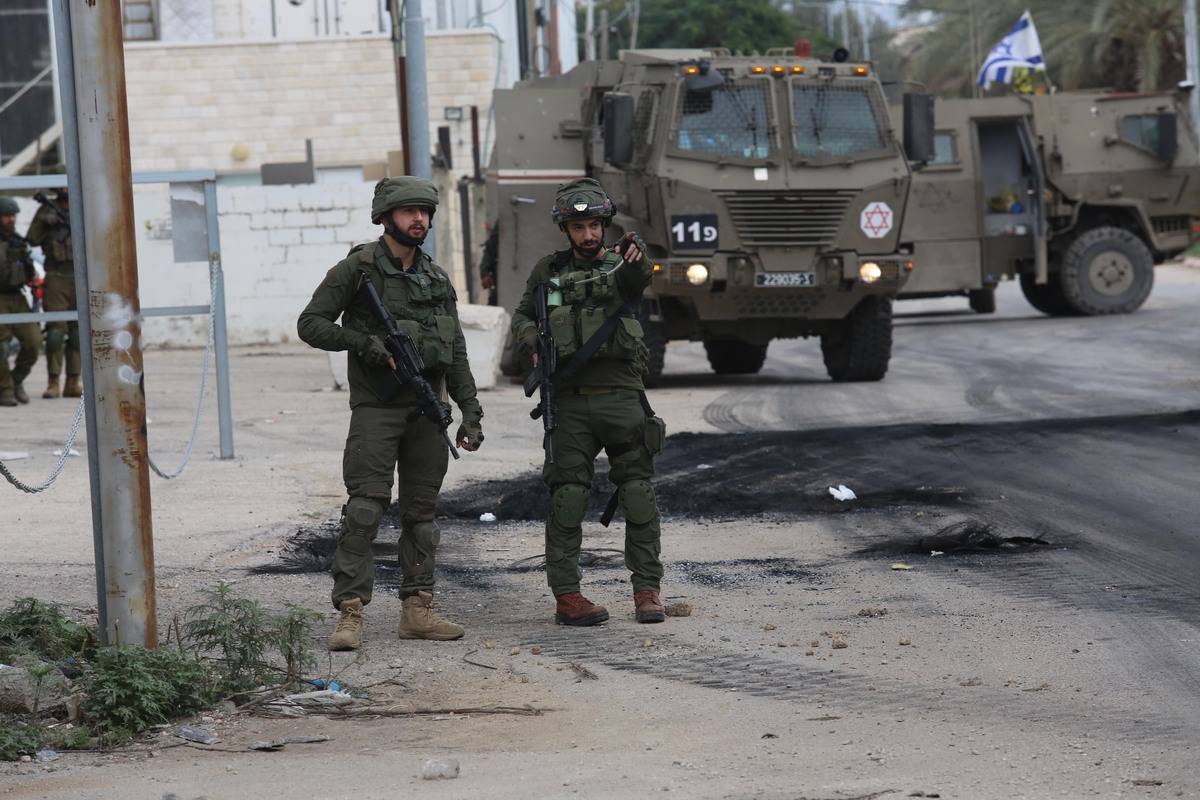 Israeli forces raid Nur Shams refugee camp in the city of Tulkarm, West Bank on January 04, 2024. [Nedal Eshtayah - Anadolu Agency]