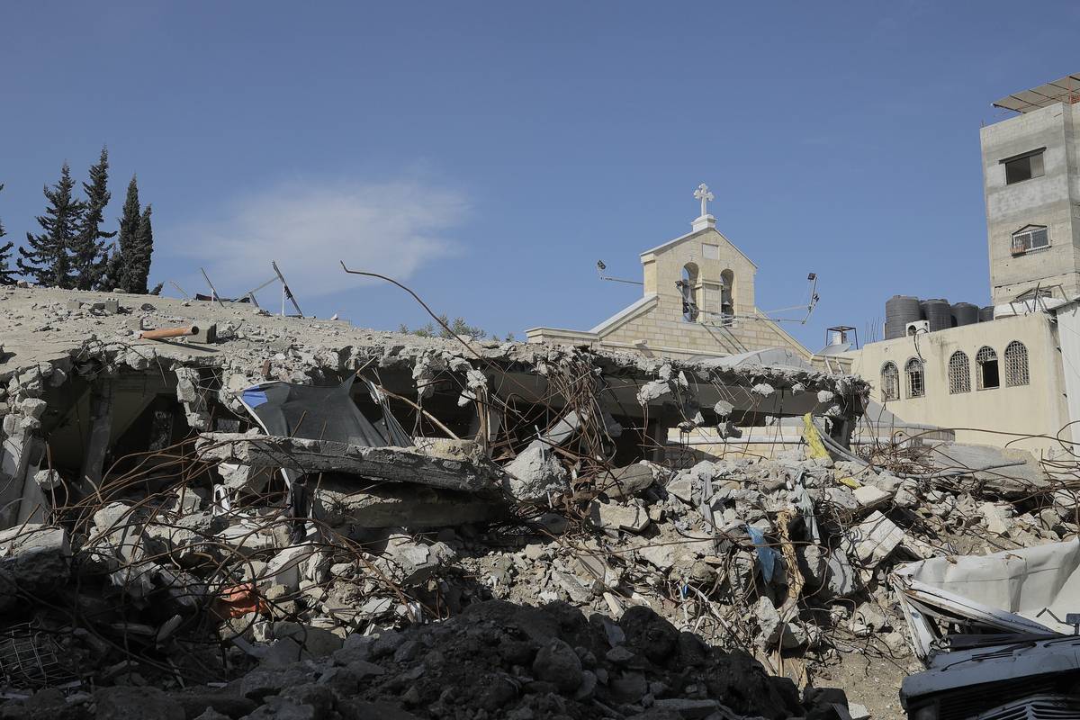 A view of damaged building as the historical buildings such as mosques, churches, baths and bazaars are damaged or destroyed by Israeli attacks in Gaza City, Gaza on January 06, 2024. [Bilal Salem - Anadolu Agency]