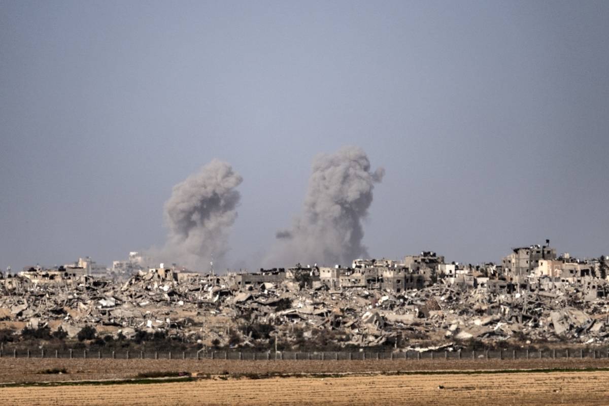 Smoke rises in residential areas of Gaza seen from the border line between Israel and Gaza after Israeli attacks continue in Israel on January 10, 2024. [Mostafa Alkharouf - Anadolu Agency]