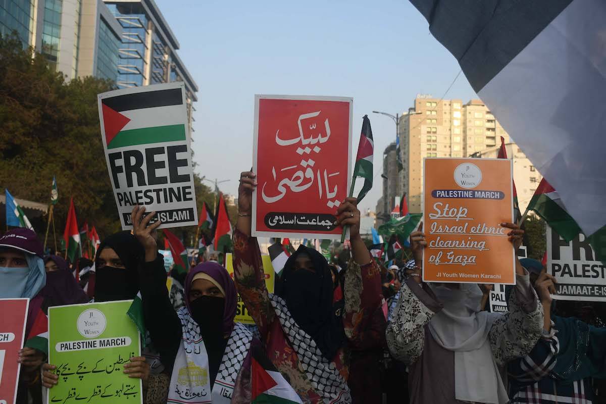 Supporters of the religious and political party Jamaat-e-Islami attend a demonstration against Israeli airstrikes on Gaza, to show solidarity with Palestinian people, in Karachi, Pakistan on January 14, 2024. [Sabir Mazhar - Anadolu Agency]