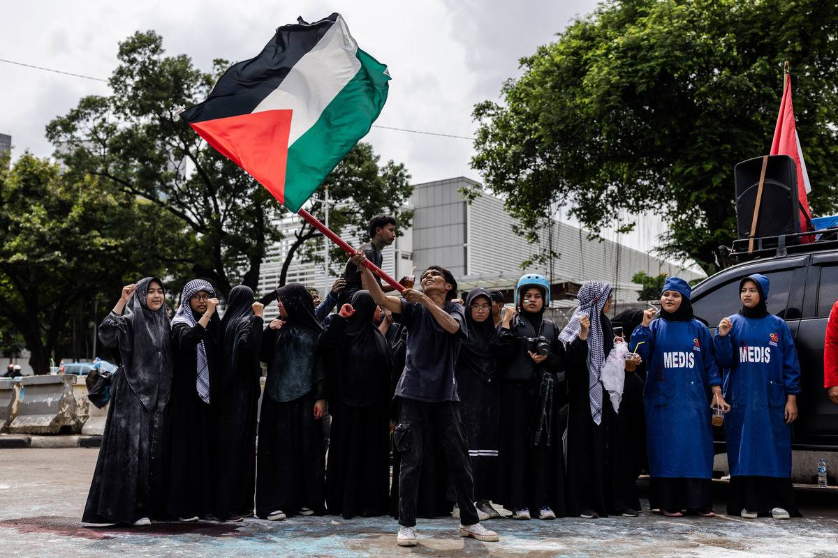 A person waves a Palestinian flag outside the U.S. Embassy in support of Palestinians in Jakarta, Indonesia on January 15, 2024. [Garry Andrew Lotulung - Anadolu Agency]