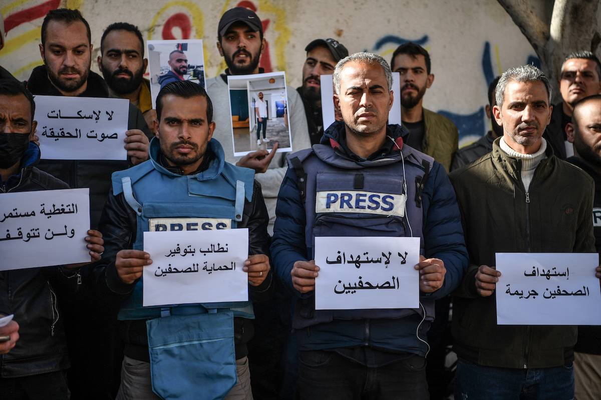 Members of the press, who try to perform their duties in the Gaza Strip, carry banners reading "the press is free and cannot be silenced" during a demonstration due to being targeted by the Israeli army, in front of Kuwait Hospital of Rafah city, Gaza on January 15, 2024. [Abed Zagout - Anadolu Agency]