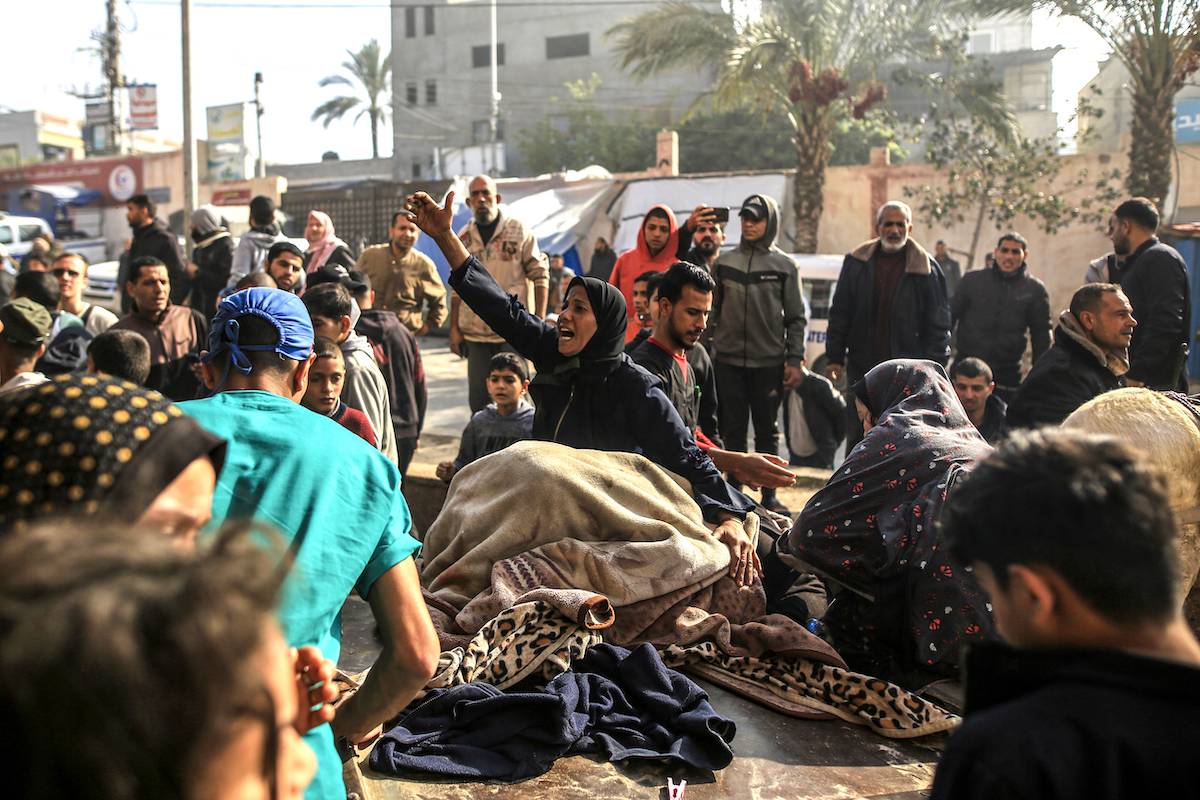 A woman wails as lifeless bodies of Palestinians killed in Israeli attacks are brought to the mortuary of Nasser Hospital in Khan Yunis, Gaza on January 22, 2024. [Jehad Alshrafi - Anadolu Agency]