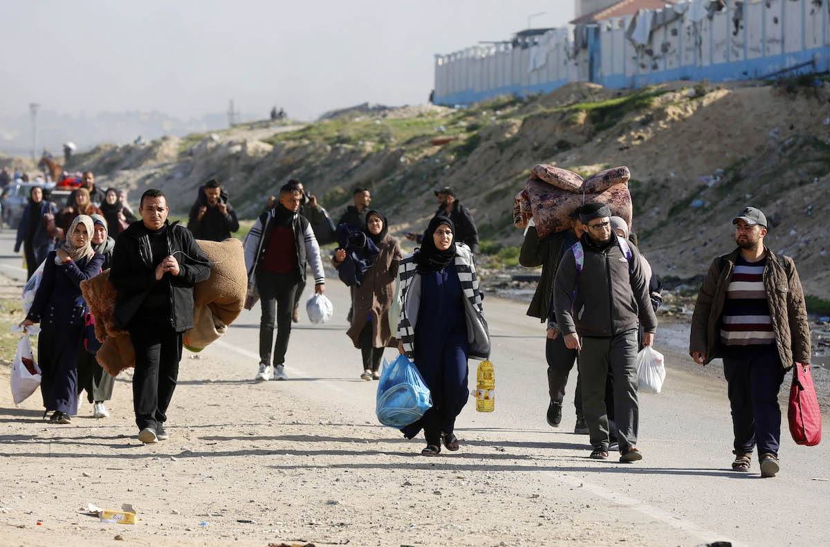 Palestinians, carrying their belongings as they flee from intense Israeli attacks, migrate towards Rafah and Deir Al Balah from Khan Yunis on January 22, 2024 in Deir Al Balah, Gaza. [Ashraf Amra - Anadolu Agency]