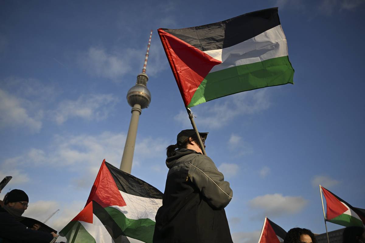 Demonstrators gather at the Alexanderplatz Square and march through the city center to show solidarity with Palestinians and protest Israel's ongoing attacks in Berlin, Germany on January 27, 2024. [ Halil Sağırkaya - Anadolu Agency]