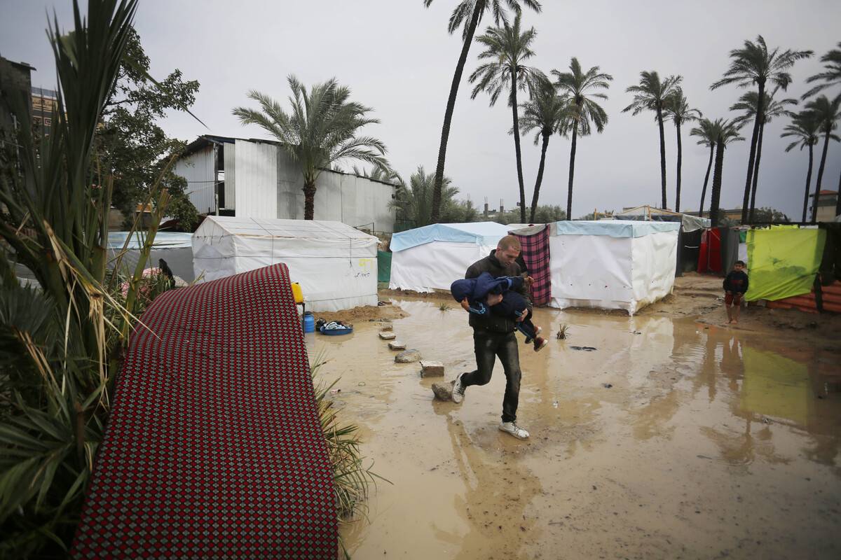 Palestinians sheltering in makeshift tents struggle with flooding in ...