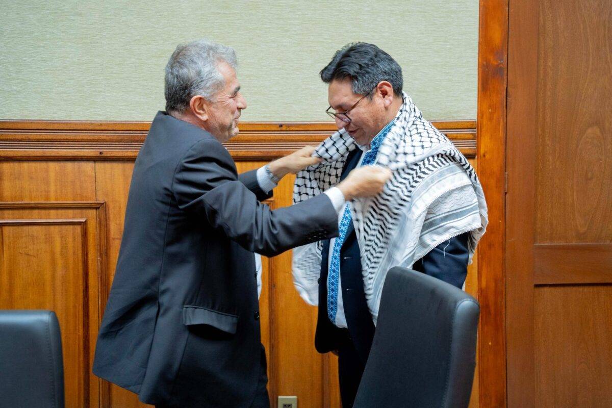 Bolivia´s Vice Foreign Minister, Freddy Mamani, wears the Palestinian Keffiyeh, December2023 [@FreddyMamani_Bo/X]