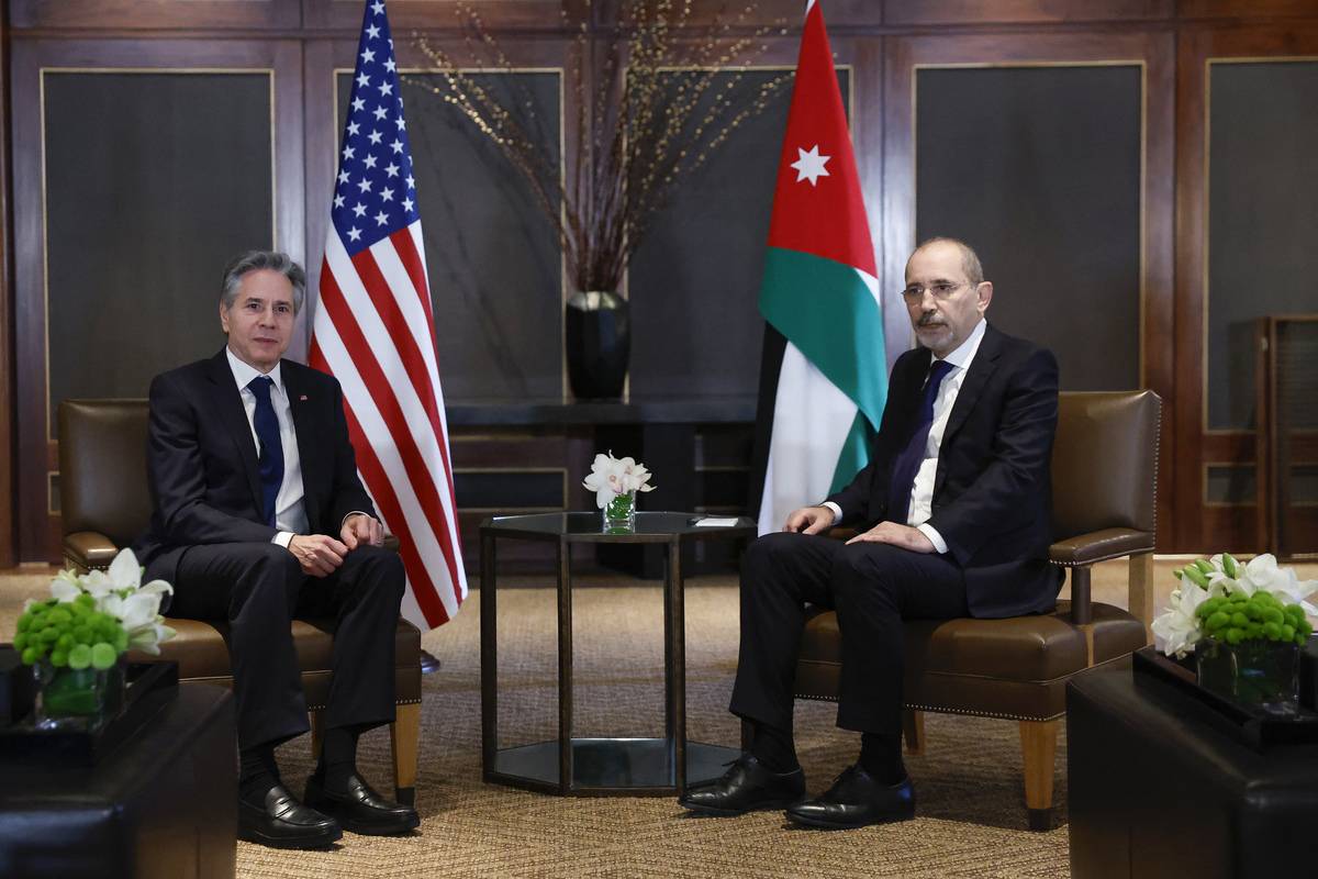 US Secretary of State Antony Blinken (L) meets with Jordanian Foreign Minister Ayman Safadi in Amman on January 7, 2024. [Photo by EVELYN HOCKSTEIN/POOL/AFP via Getty Images]