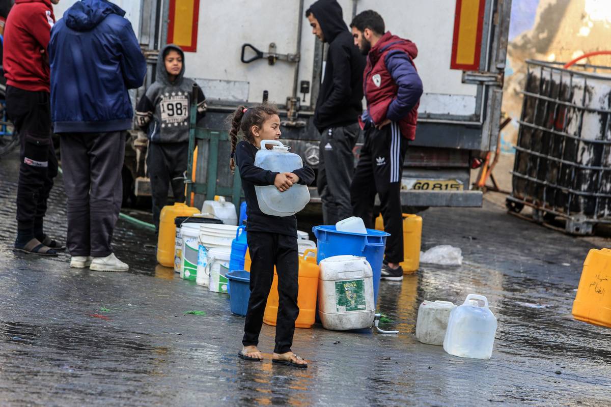 Palestinians wait to collect drinkable water provided by the mobile barrels of UN amid acute shortages of food, clean water and medicine due to Israeli attacks, in Rafah, Gaza on January 29, 2024. [Abed Rahim Khatib - Anadolu Agency]