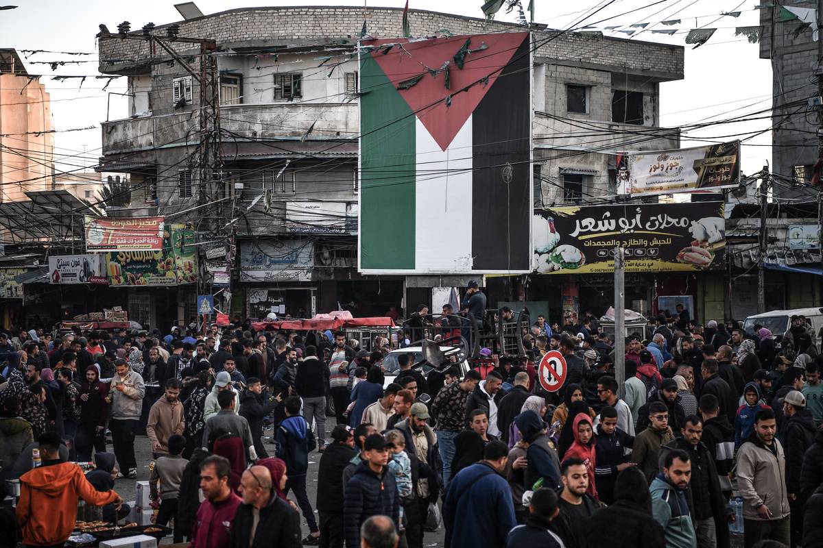Palestinians, taking shelter in southern city Rafah, flock to the markets to meet some of their needs as the Palestinians who fled from Israeli attacks and took refuge in Rafah city, form a dense crowd on the streets of Rafah, Gaza on February 10, 2024. [Abed Zagout - Anadolu Agency]