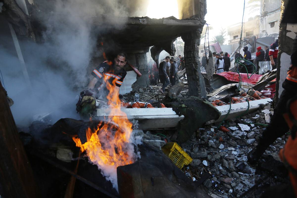 Civil defense team and residents extinguish the fire and conduct a search and rescue operation among the rubbles of the buildings following an Israeli attack in Gaza on February 10, 2024. [Ashraf Amra - Anadolu Agency]