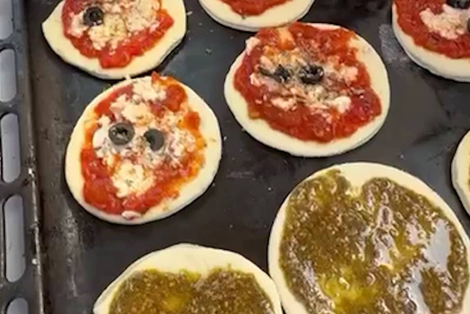 Group Of Young Men Start Small Bakery Business In Gaza Amid The War group-of-young-men-start-small-bakery-business-in-gaza-amid-the-war