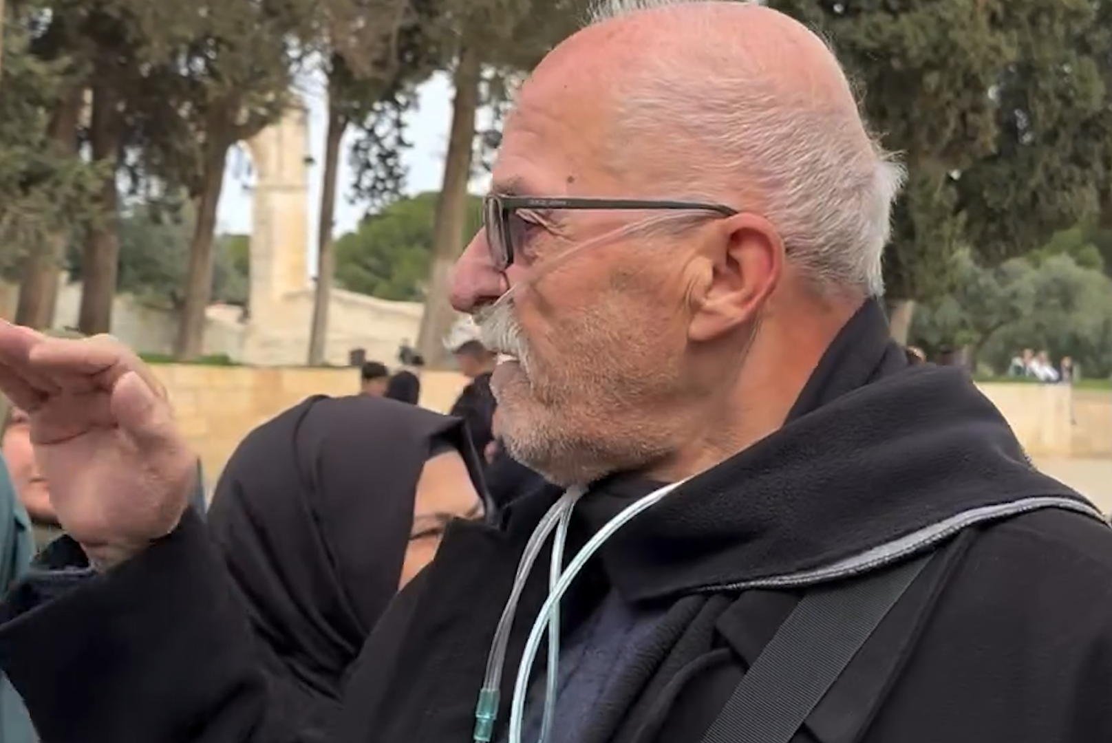 A Man Addresses Turkish President Erdogan From Al Aqsa Mosque Middle 