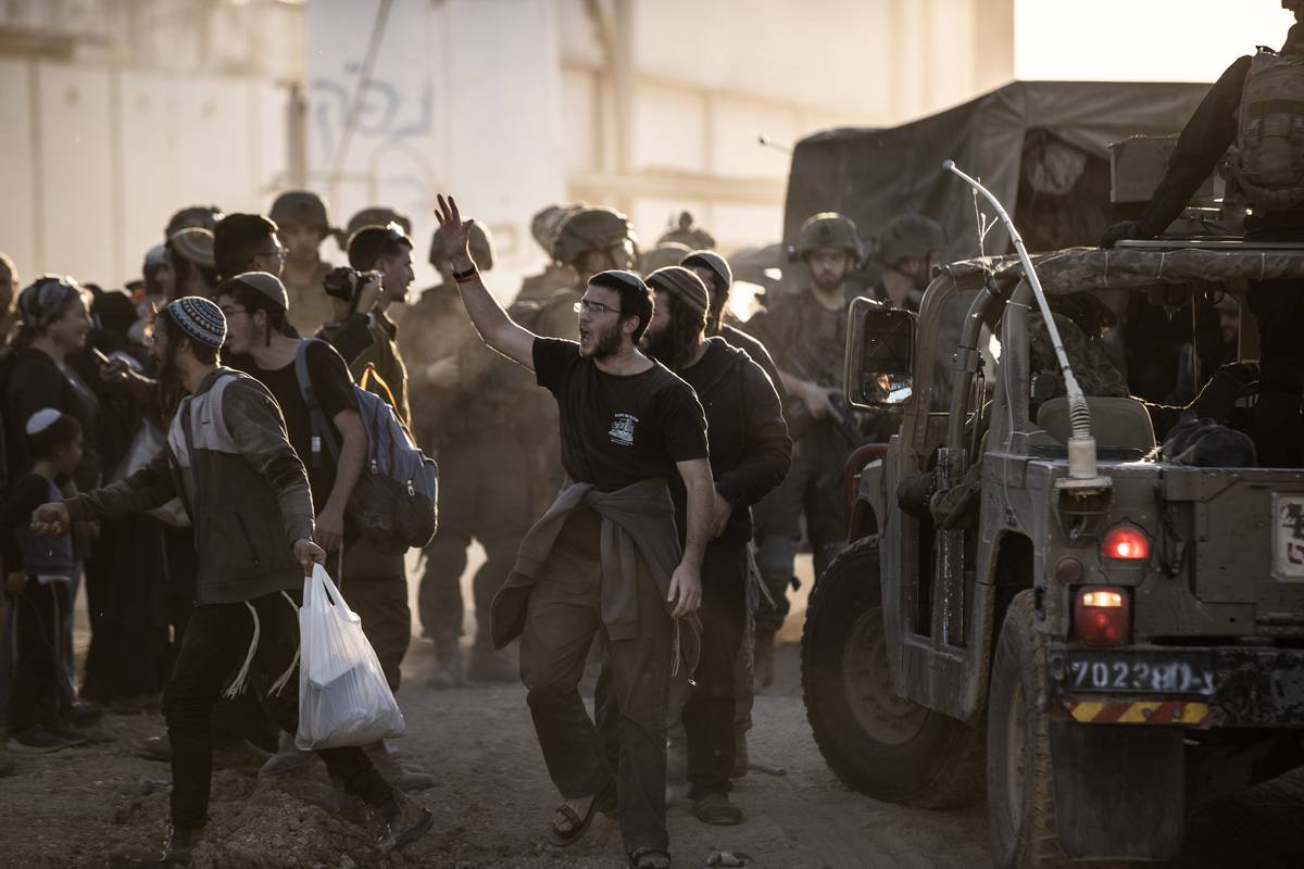 Israeli soldiers gather as Israeli settler activists attempting to enter Gazan territory from the Erez Border Crossing between northern Gaza and Israel on February 29, 2024. [Mostafa Alkharouf - Anadolu Agency]