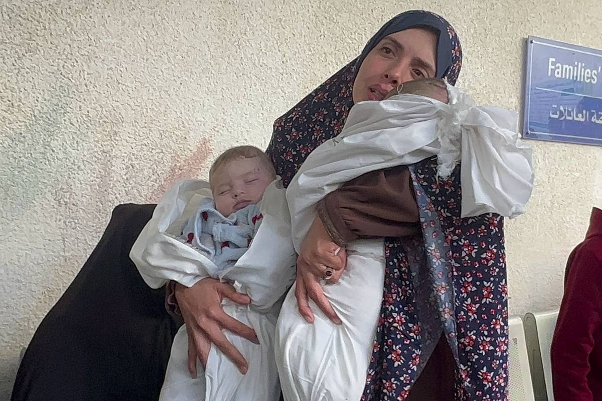 Palestinian woman Rana Abu Anze mourns after losing her husband and 4-month-old twin babies after Israeli strike hitting the house of Abu Anze family in Rafah, Gaza on March 03, 2024. [Doaa Albaz - Anadolu Agency]