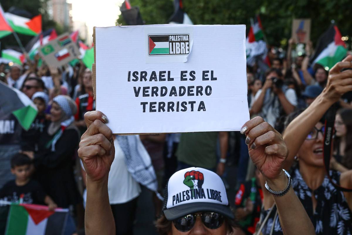 A view of a banner as the Palestinian community and its Chilean supporters protest with Palestinian flags in front of the Israeli embassy in Santiago, Chile, on March 4, 2024. [Lucas Aguayo Araos - Anadolu Agency]