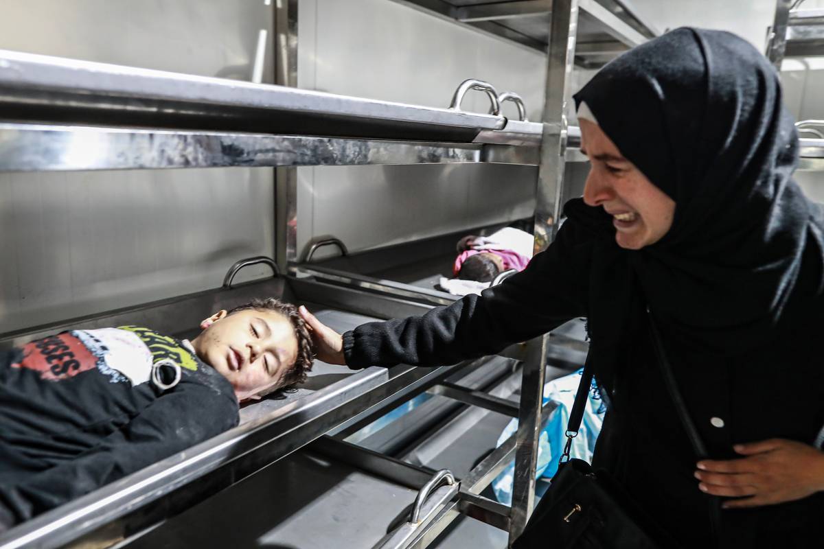 Relatives mourn as the bodies of the Palestinians, including children and babies, are brought to the morgue of European Hospital following an Israeli attack on the house belonging to the al-Faqawi family in Khan Yunis, Gaza on March 5, 2024. [Jehad Alshrafi - Anadolu Agency]
