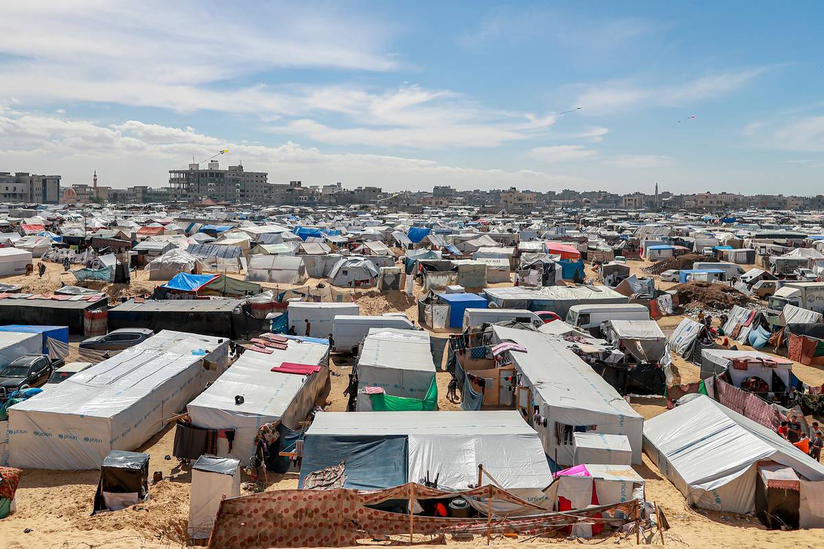 A general view of makeshift tent set up near the border of Egypt as Israeli attacks continue in Rafah, Gaza on March 08, 2024. [Jehad Alshrafi - Anadolu Agency]