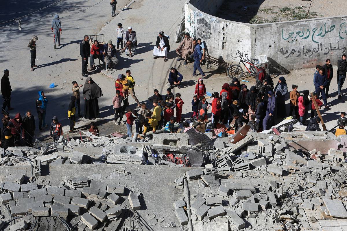 Palestinian residents trying to collect their usable belongings around the wreckage after an Israeli attacks on the building belonging to the Abu Jazzar family in Rafah, Gaza on March 12, 2024. [Abed Rahim Khatib - Anadolu Agency]