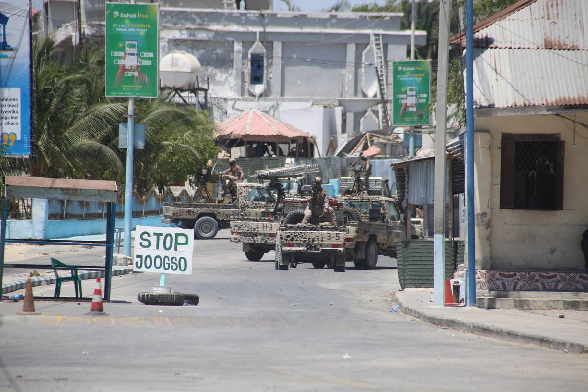 Security forces are dispatched to the scene after bomb and armed attack on a hotel which is close to the Presidential Palace, organized by al-Shabaab terrorist group in Mogadishu, Somalia on March 15, 2024. [Abukar Mohamed Muhudin - Anadolu Agency]