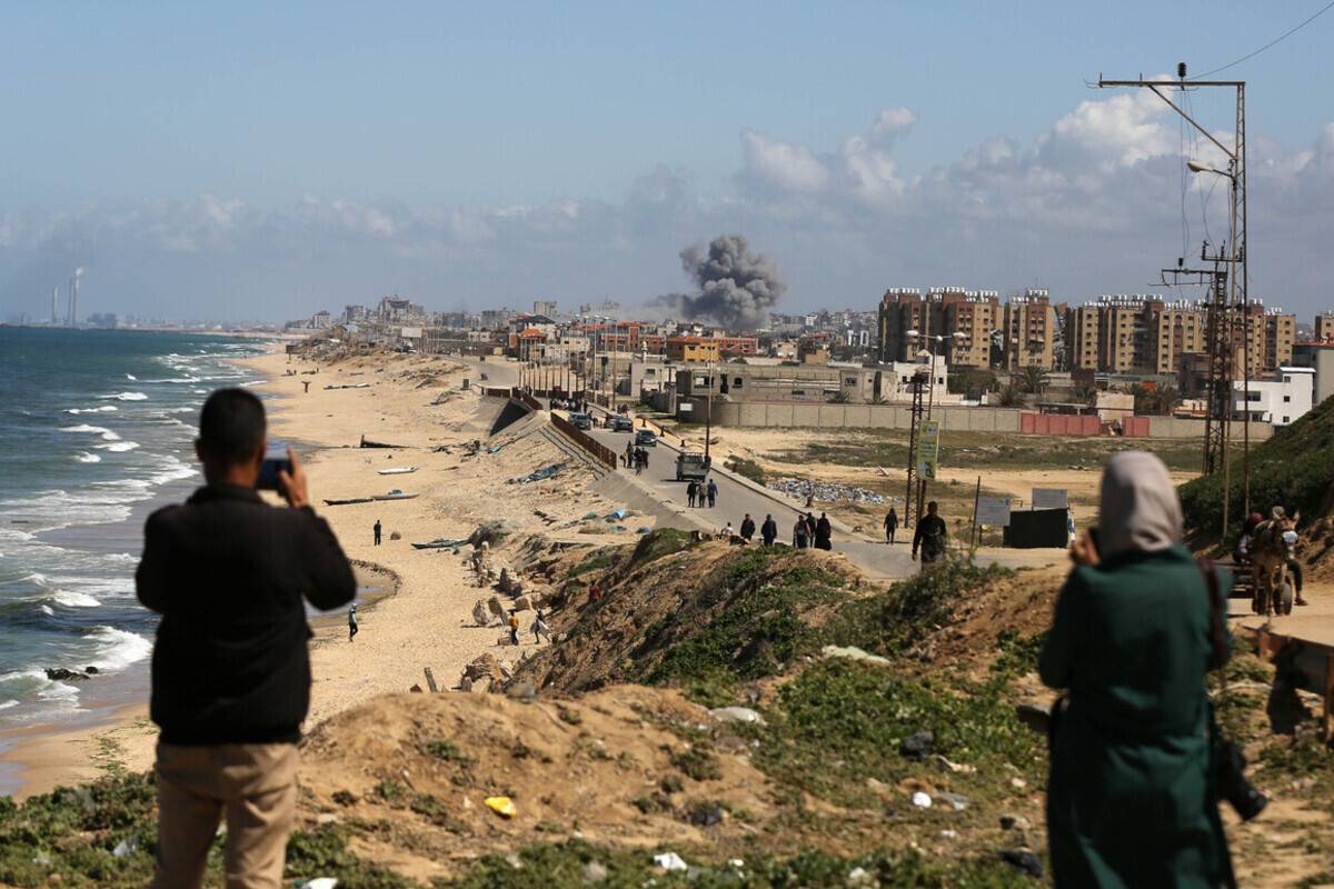 Smoke rises from the area as a result of an attack carried out by the Israeli army on the southern parts of Gaza on March 15, 2024. [Ashraf Amra - Anadolu Agency]